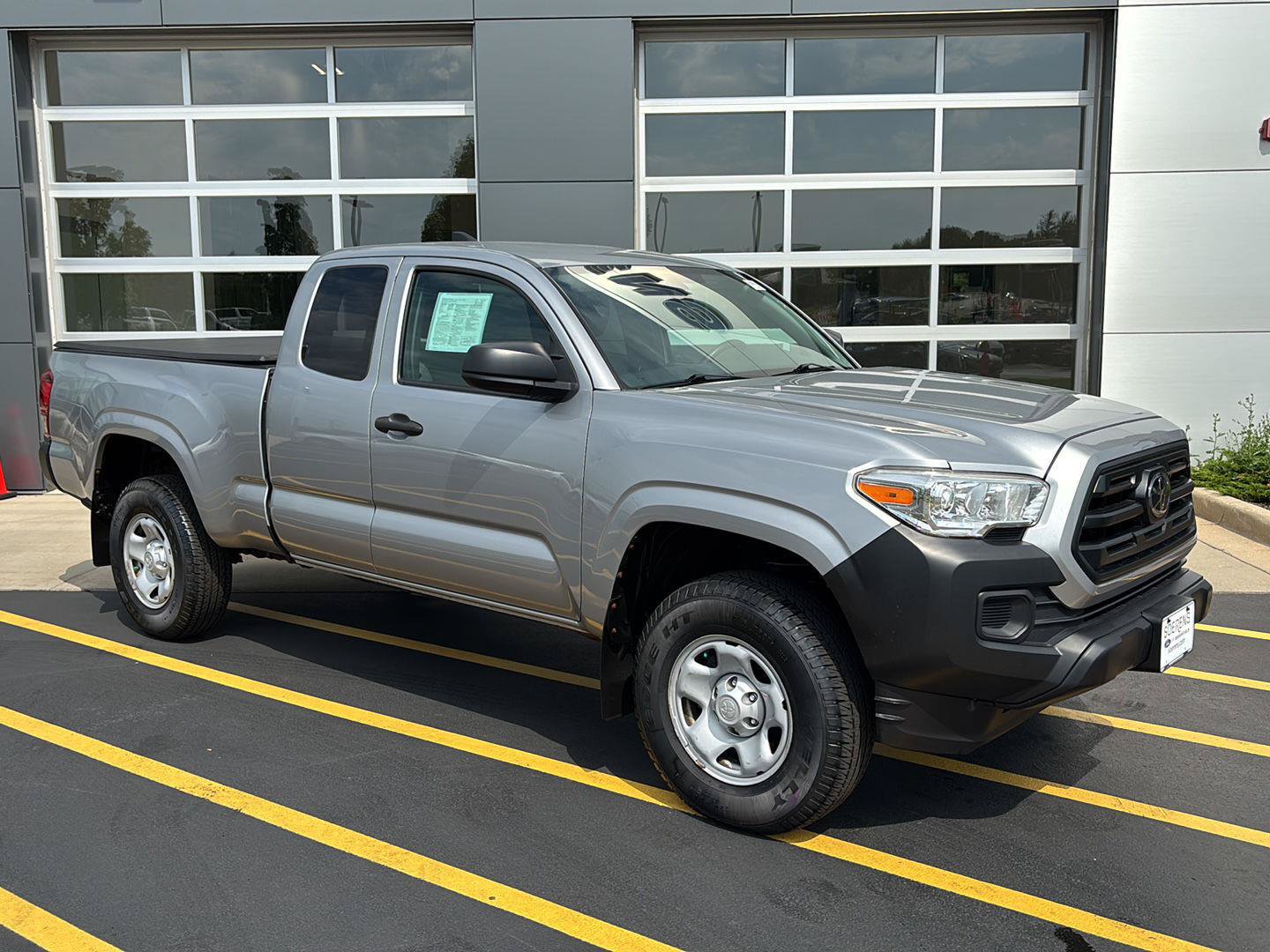 Used 2019 Toyota Tacoma SR AWD/4WD image 2