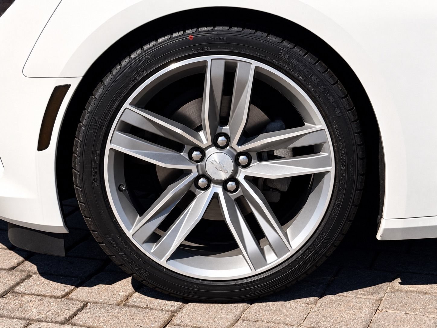 Used 2018 Chevrolet Camaro LT RWD image 11
