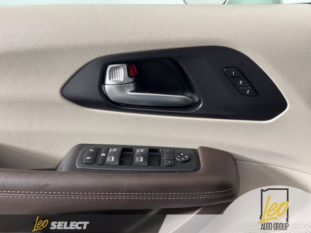 Used 2020 Chrysler Pacifica Touring-L Plus FWD image 30