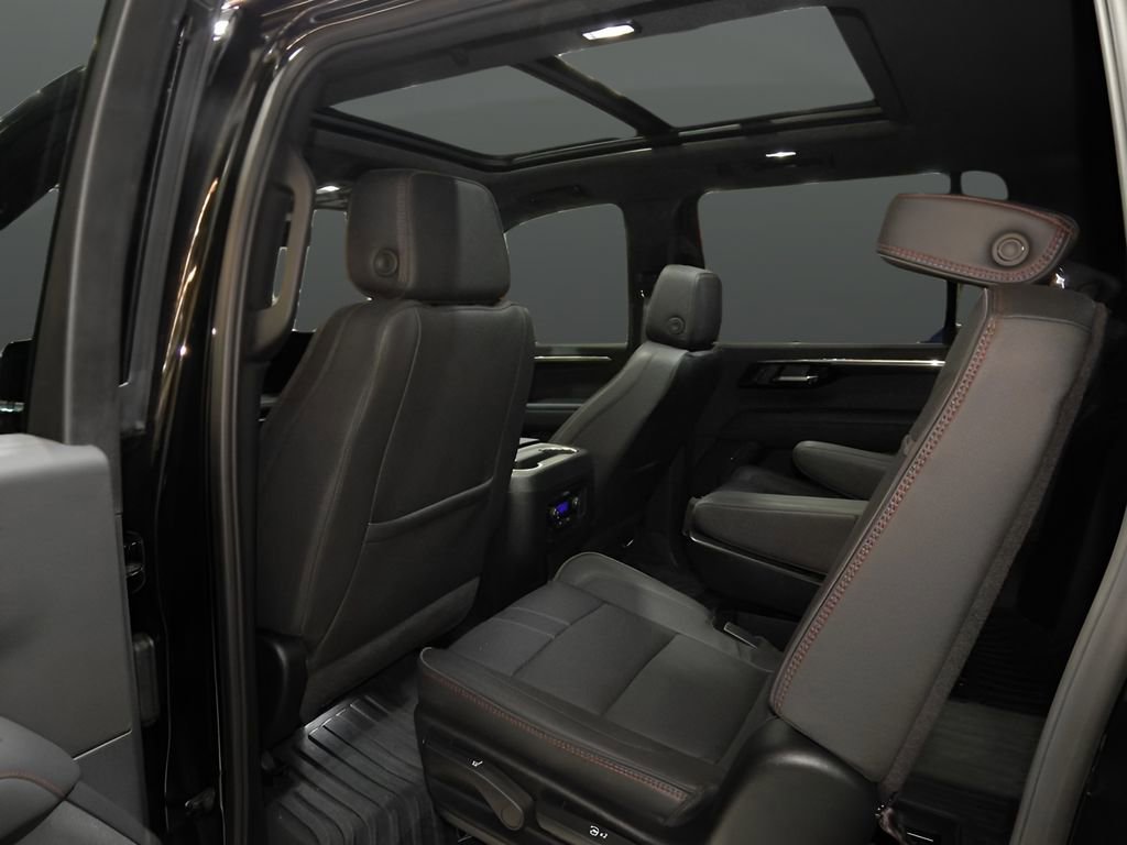 Used 2025 Chevrolet Suburban RST w/ RST Capability Package AWD/4WD image 23