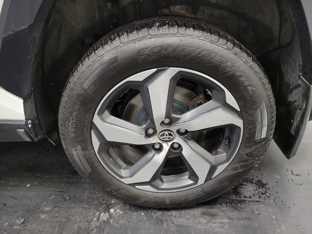 Used 2021 Toyota RAV4 SE w/ Weather & Moonroof Package image 10