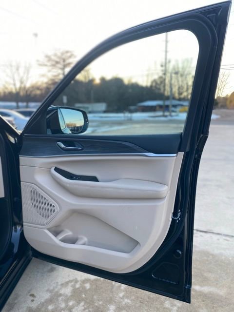 Used 2025 Jeep Grand Cherokee Limited image 13