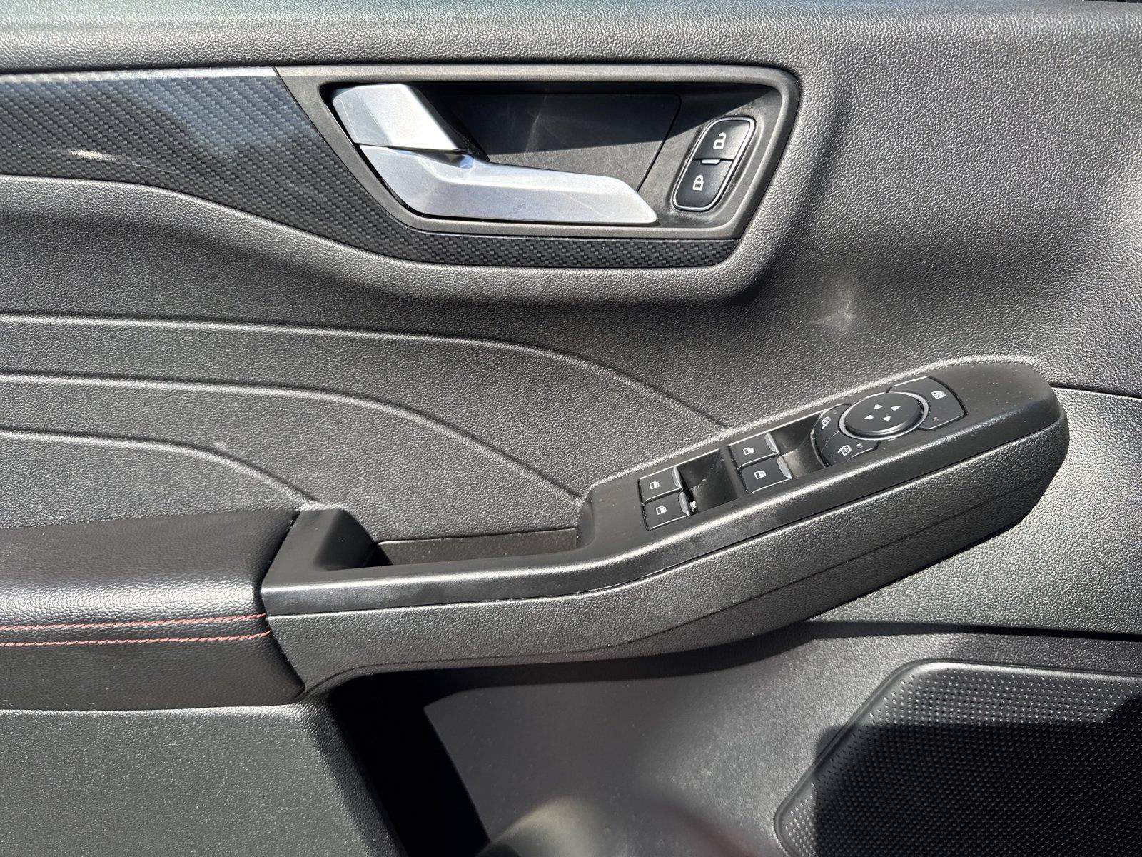 Used 2025 Ford Escape ST-Line AWD/4WD image 12