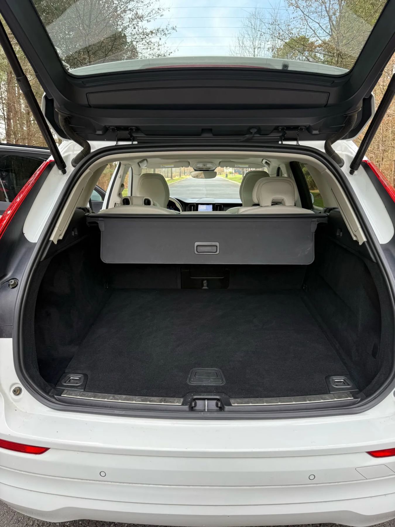 Used 2022 Volvo XC60 B5 Momentum image 12