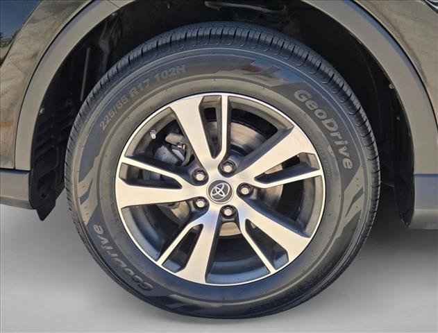 Used 2018 Toyota RAV4 XLE FWD image 21