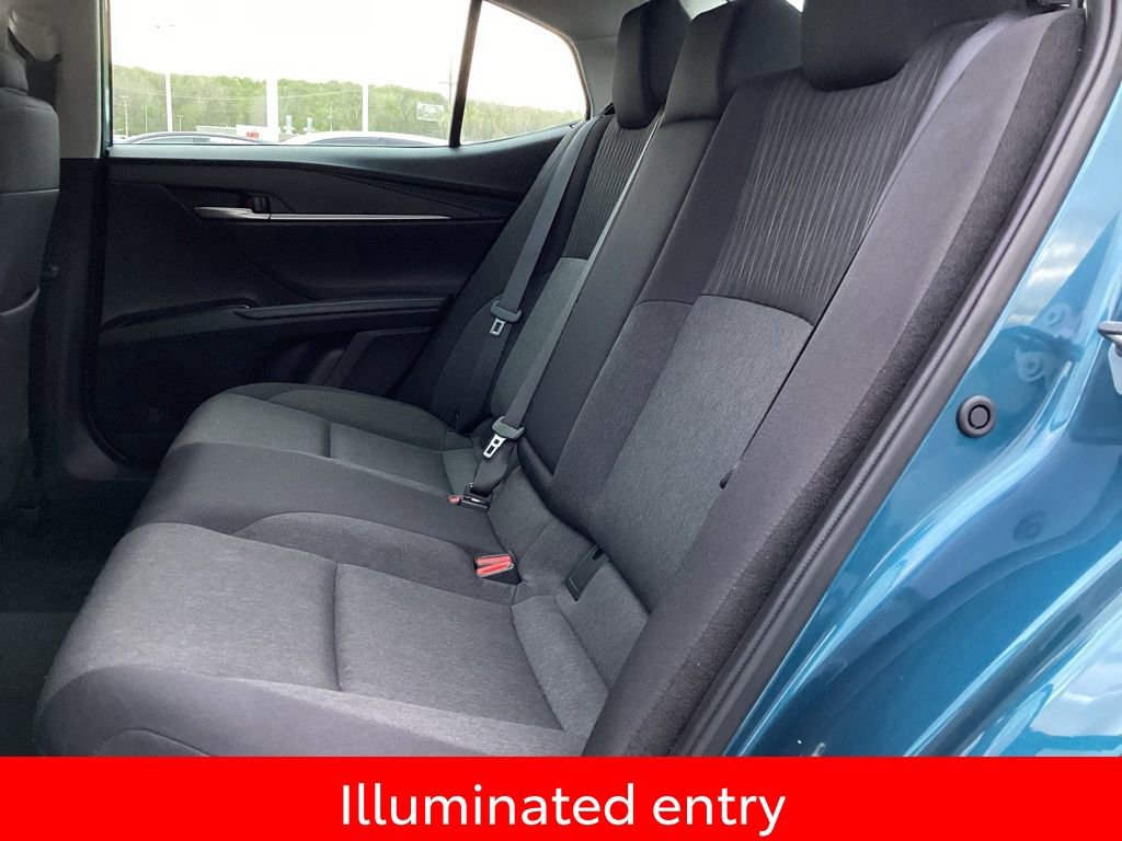 Used 2025 Toyota Camry SE FWD image 13