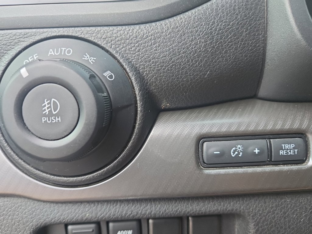 Used 2022 Nissan Titan PRO-4X w/ Pro-4x Convenience Package AWD/4WD image 38