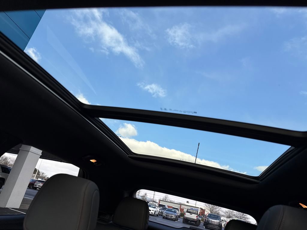 Used 2023 Chevrolet TrailBlazer RS w/ Sun and Liftgate Package image 27