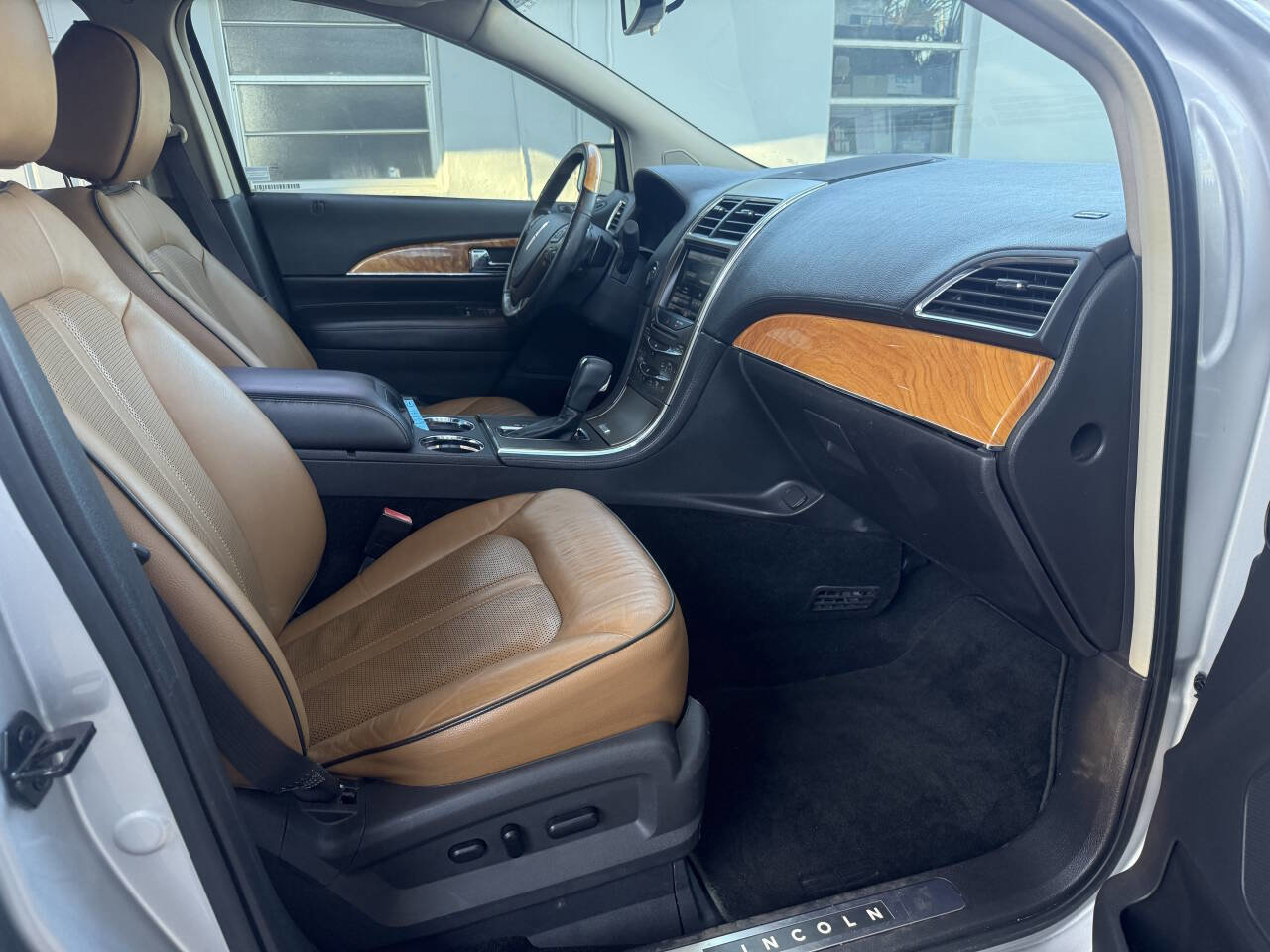 Used 2013 Lincoln MKX Base 4dr SUV image 13