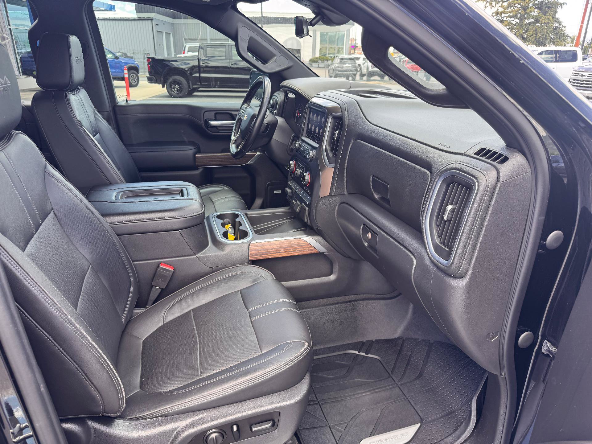 Used 2021 Chevrolet Silverado 1500 High Country w/ Technology Package AWD/4WD image 16