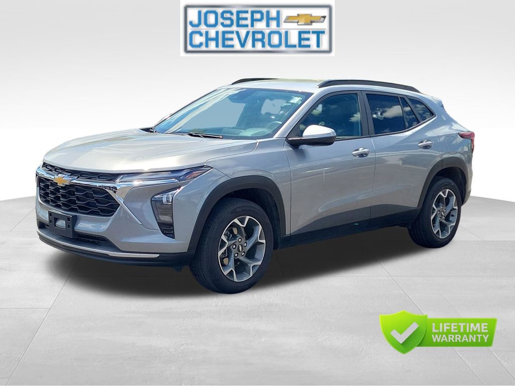 Used 2025 Chevrolet Trax LT w/ LT Convenience Package FWD image 2