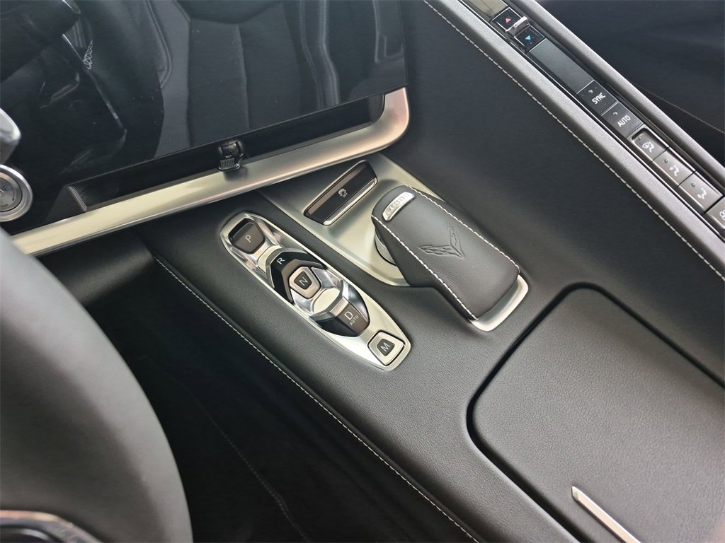 Used 2025 Chevrolet Corvette Stingray Convertible w/ Z51 Performance Package image 15