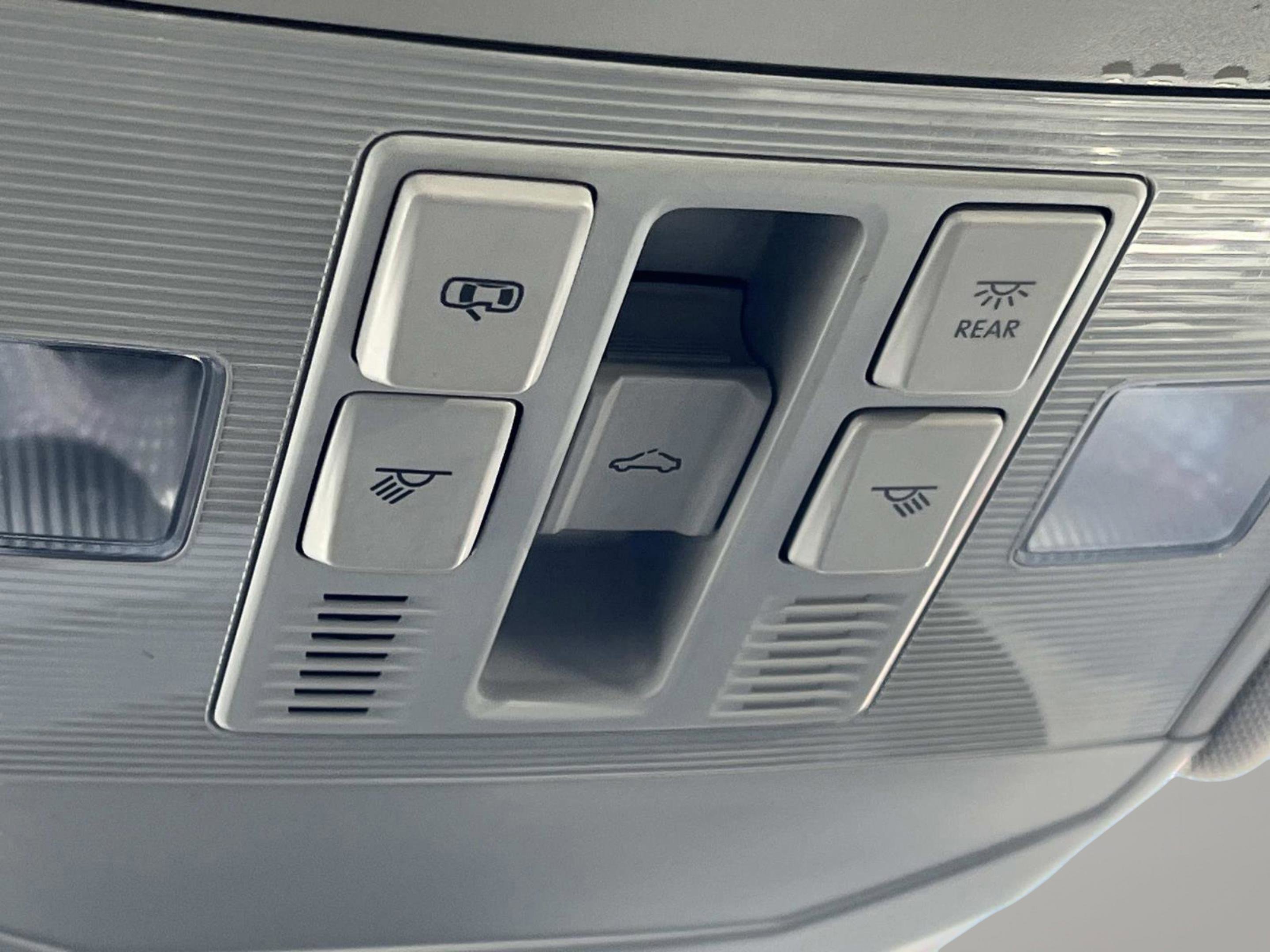 Used 2025 Volkswagen Jetta SE image 36