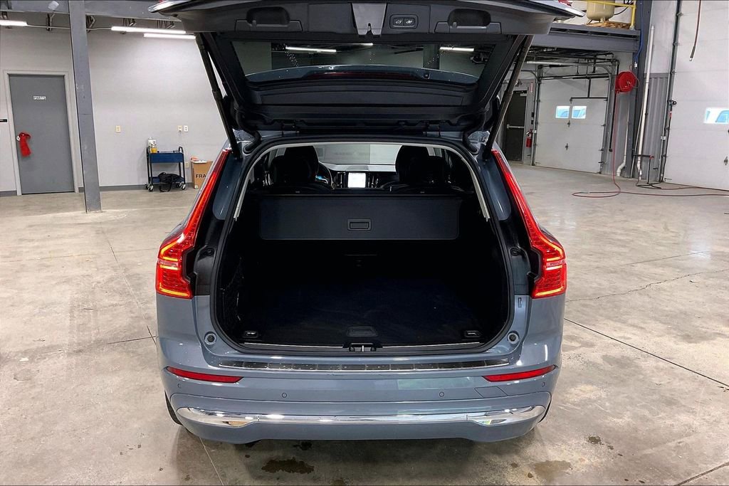 Used 2023 Volvo XC60 B5 Ultimate w/ Climate Package AWD/4WD image 35