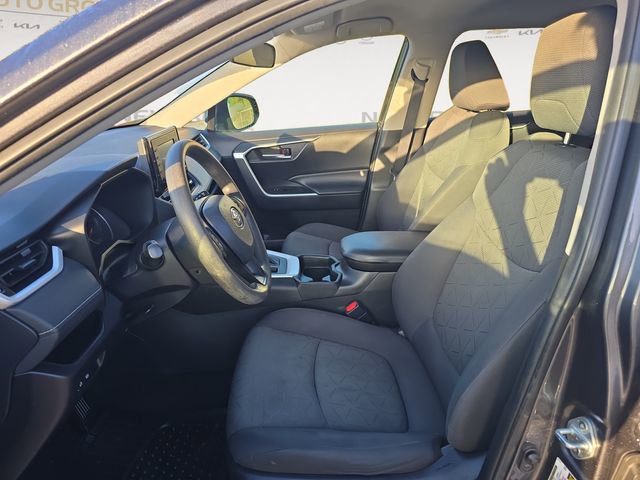 Used 2021 Toyota RAV4 XLE AWD/4WD image 9