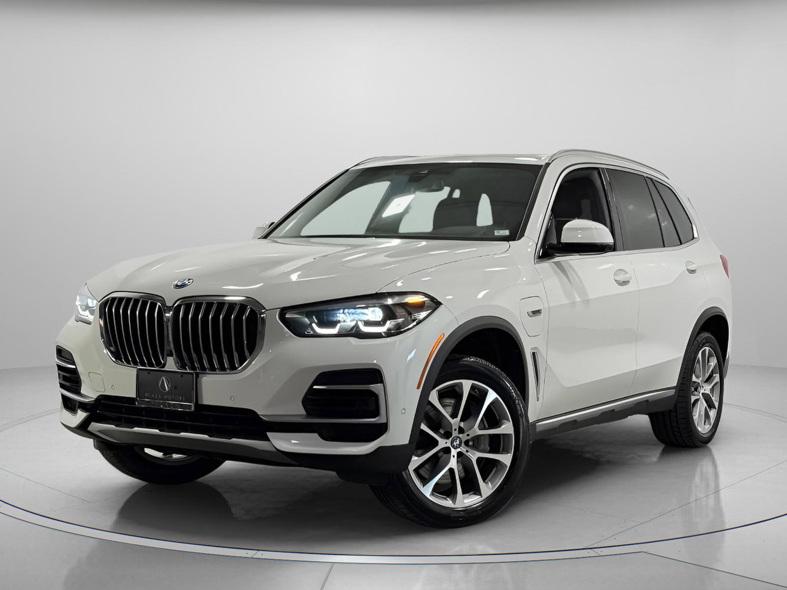 Certified 2023 BMW X5 xDrive45e w/ Climate Comfort Package image 2