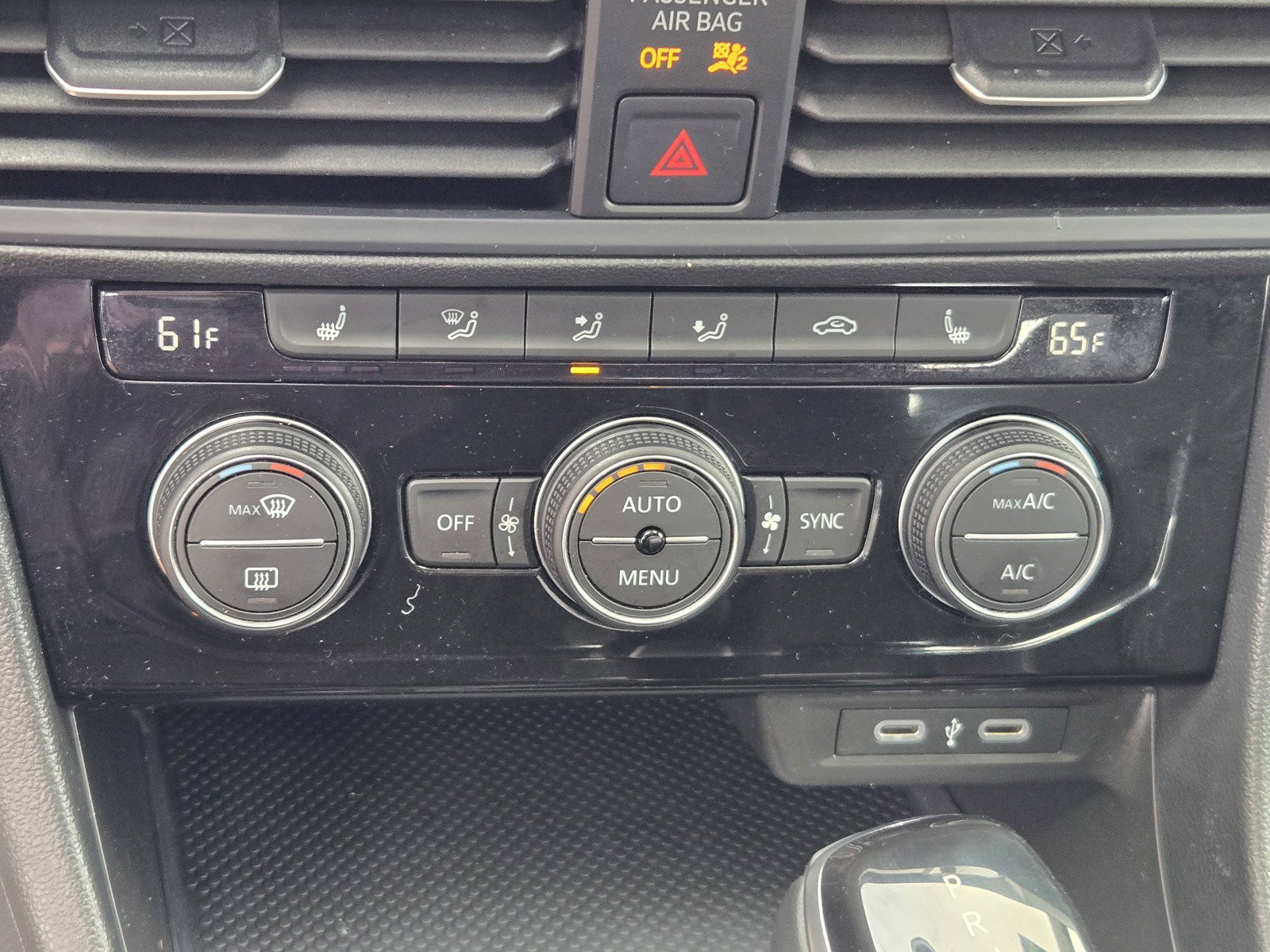 Used 2024 Volkswagen Jetta SE w/ Panoramic Sunroof Package FWD image 19