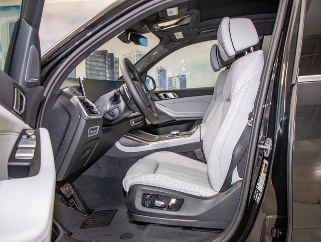 Used 2025 BMW X7 xDrive40i w/ Executive Package image 20