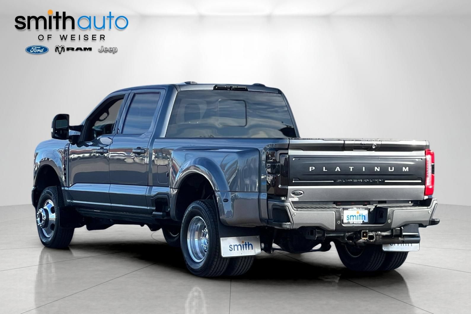 Used 2023 Ford F350 Platinum AWD/4WD image 7
