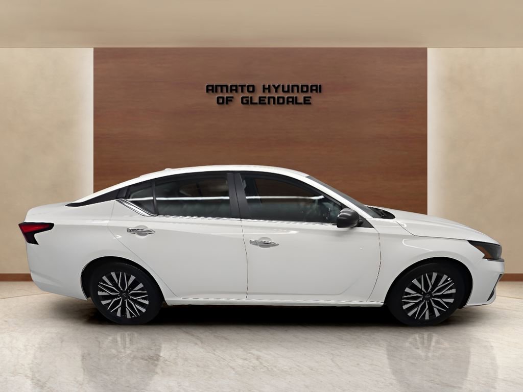 Used 2025 Nissan Altima 2.5 SV FWD image 7