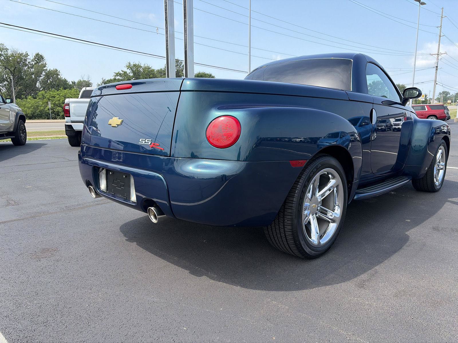 Used 2006 Chevrolet SSR w/ Preferred Equipment Group RWD image 3