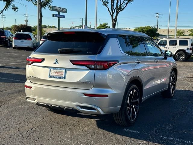 Used 2023 Mitsubishi Outlander SEL AWD/4WD image 3