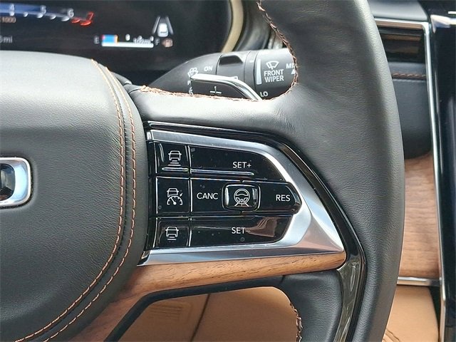 Certified 2025 Jeep Grand Cherokee Summit image 10