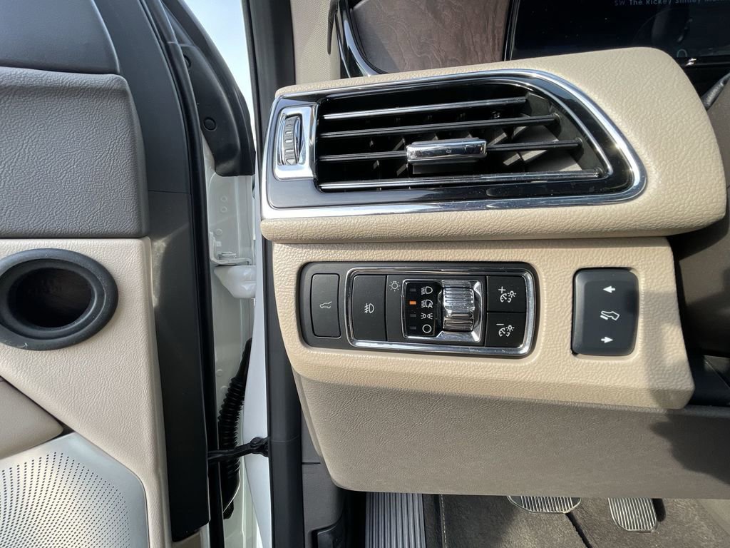 Used 2024 Lincoln Navigator L Reserve AWD/4WD image 17