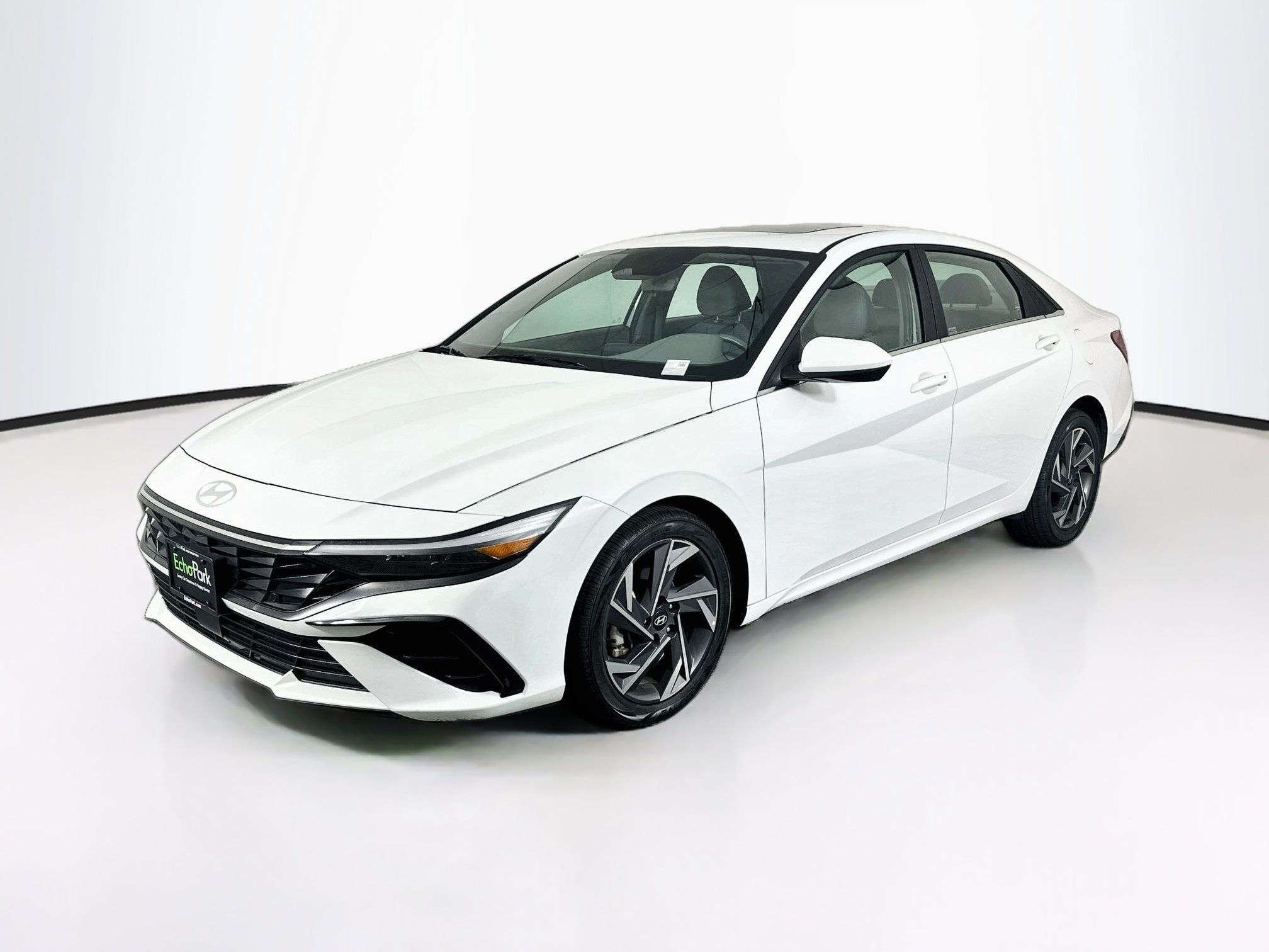Used 2025 Hyundai Elantra SEL FWD image 3