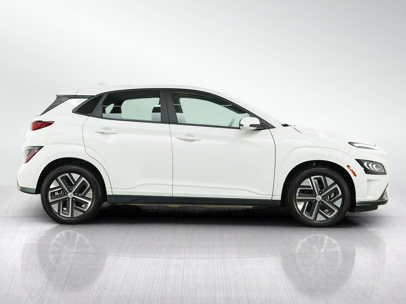 Certified 2023 Hyundai Kona Limited w/ Cargo Package FWD image 7