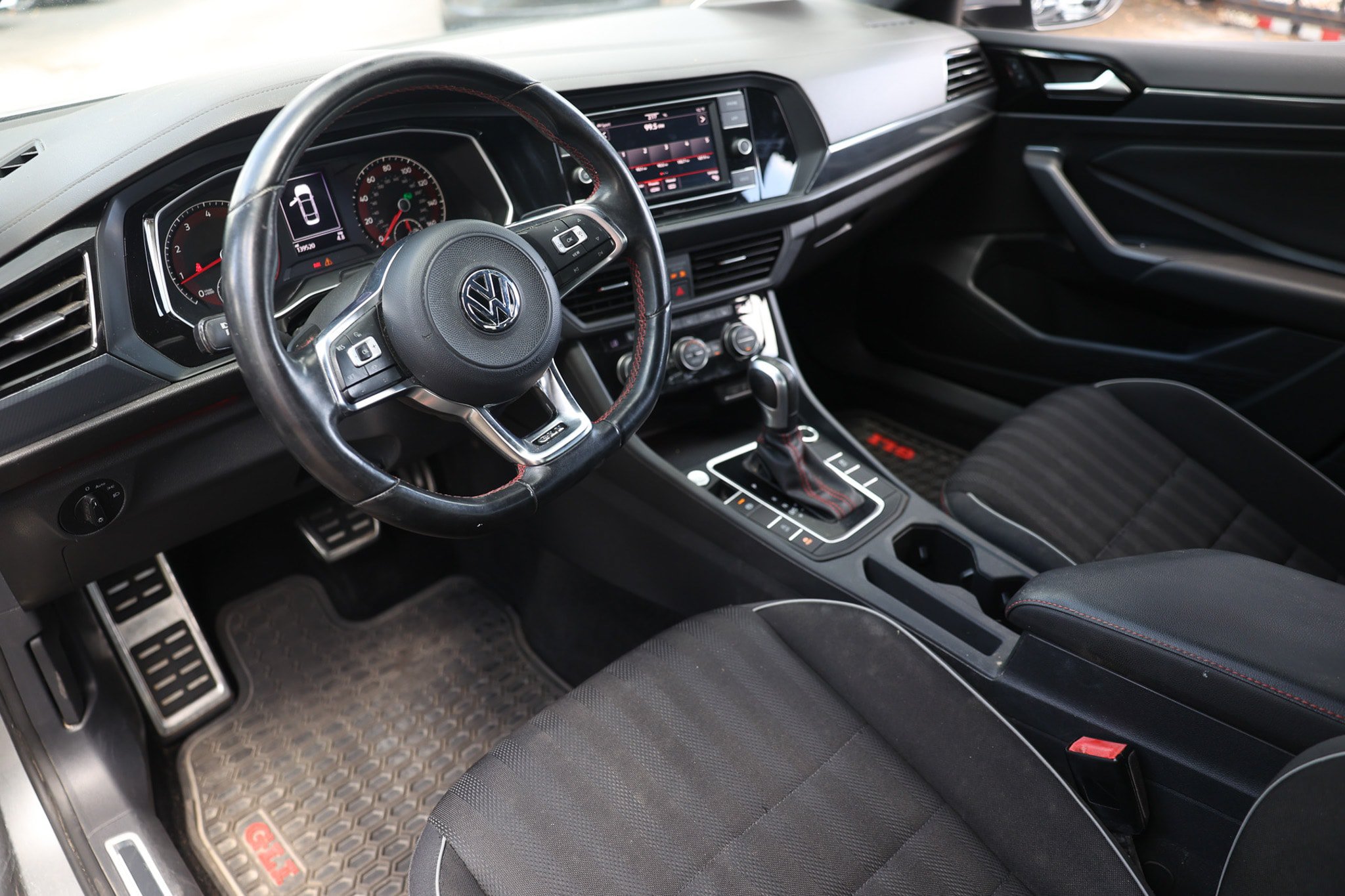 Used 2020 Volkswagen Jetta GLI FWD image 6