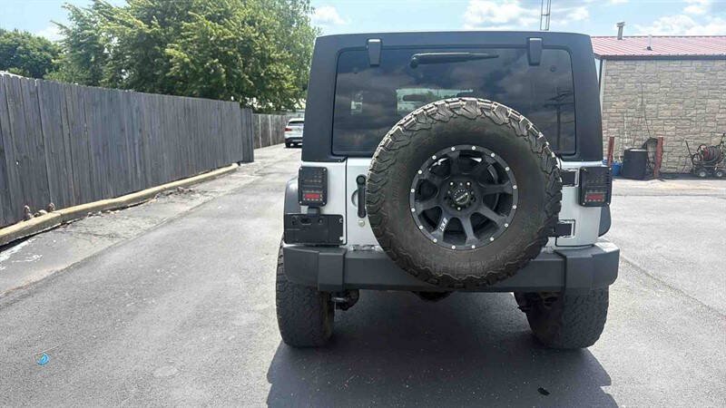Used 2012 Jeep Wrangler Unlimited Rubicon AWD/4WD image 8