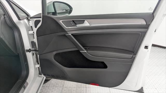 Used 2017 Volkswagen Golf Alltrack S image 23