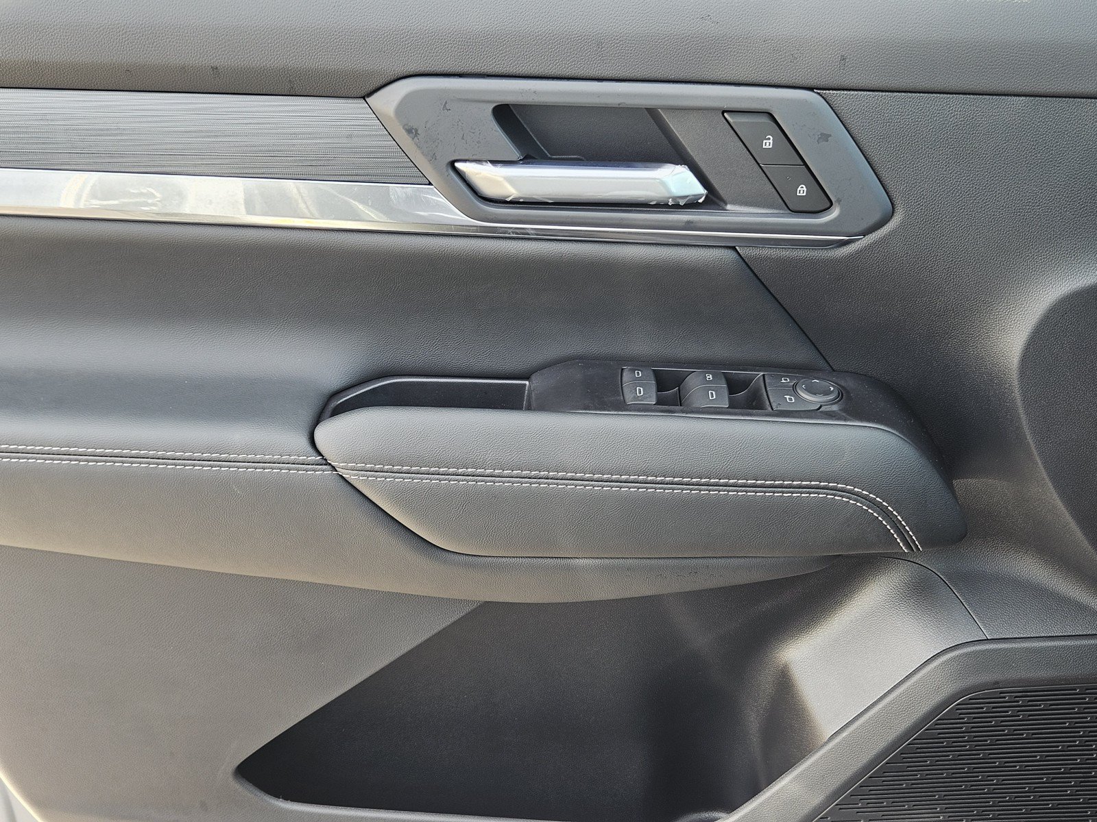 New 2027 GMC Terrain Elevation w/ LPO, Floor Liner Package FWD image 16