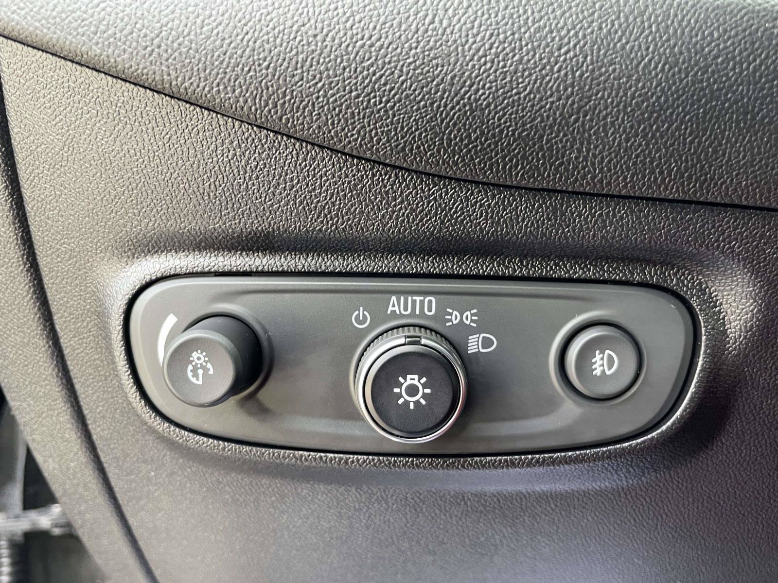 Used 2019 Chevrolet Equinox Premier FWD image 24