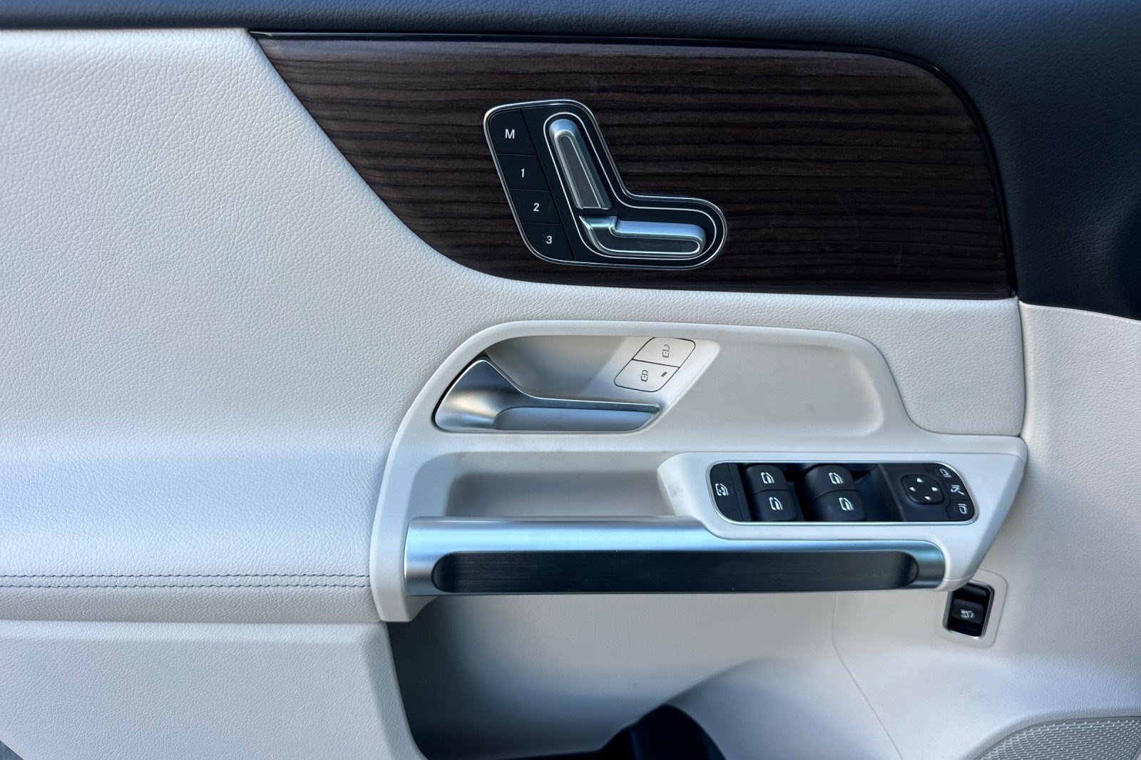New 2026 Mercedes-Benz GLB 250 image 14