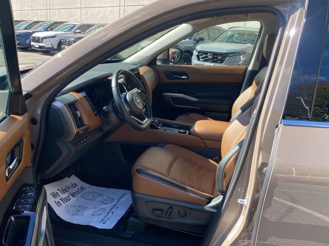 Used 2023 Nissan Pathfinder Platinum image 16