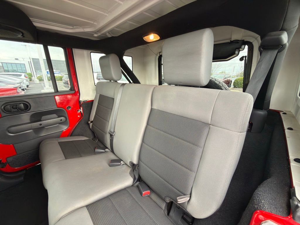 Used 2010 Jeep Wrangler Unlimited Sahara image 31