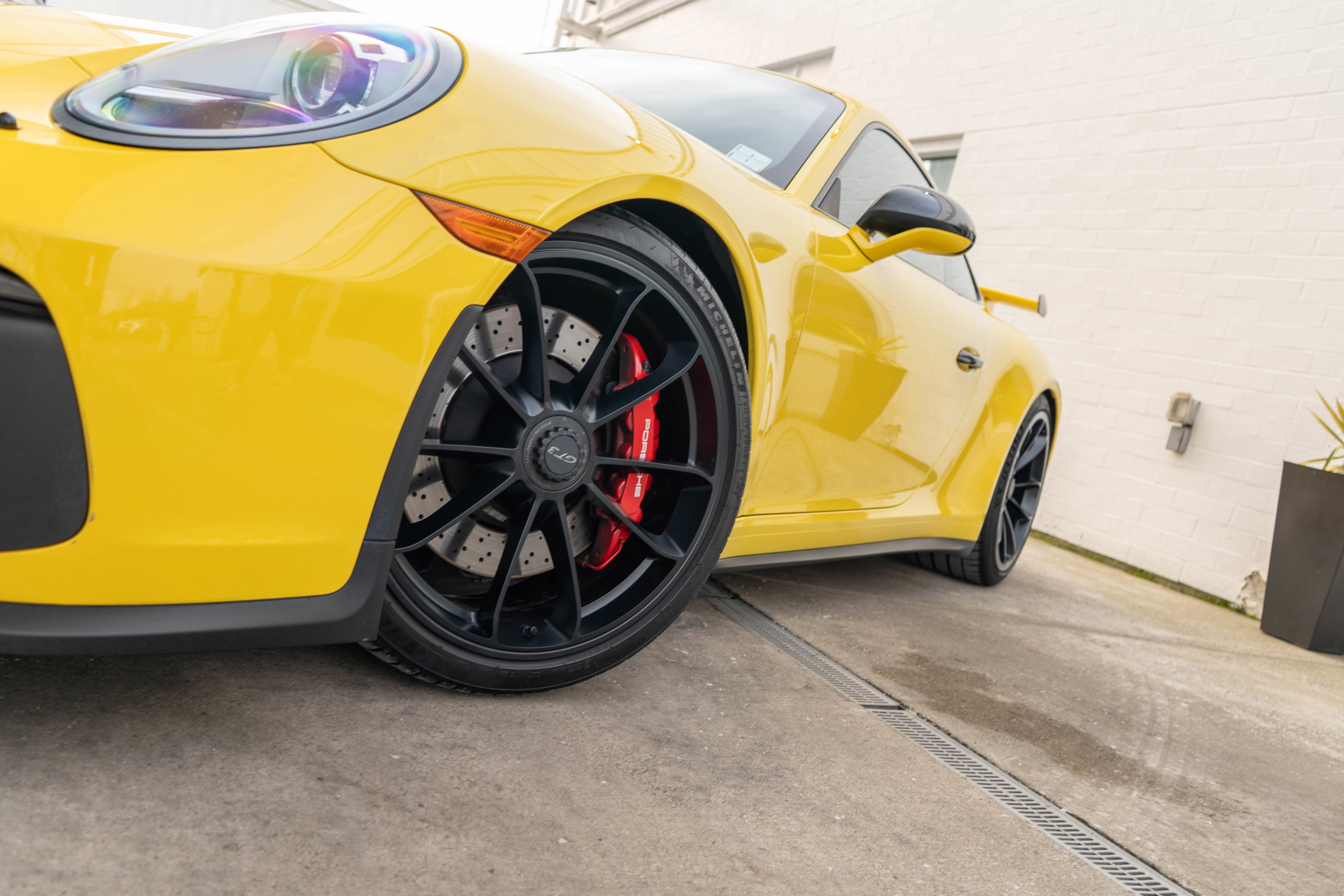 Used 2018 Porsche 911 GT3 w/ Sport Chrono Package RWD image 4