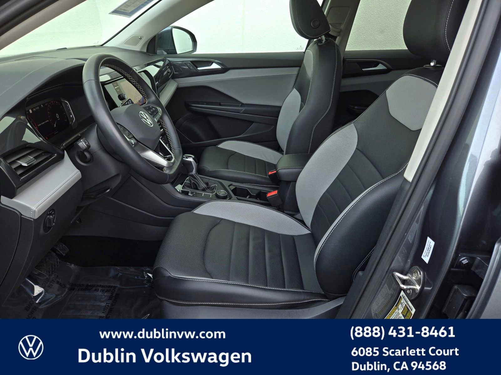 Certified 2022 Volkswagen Taos SEL w/ Panoramic Sunroof Package image 17