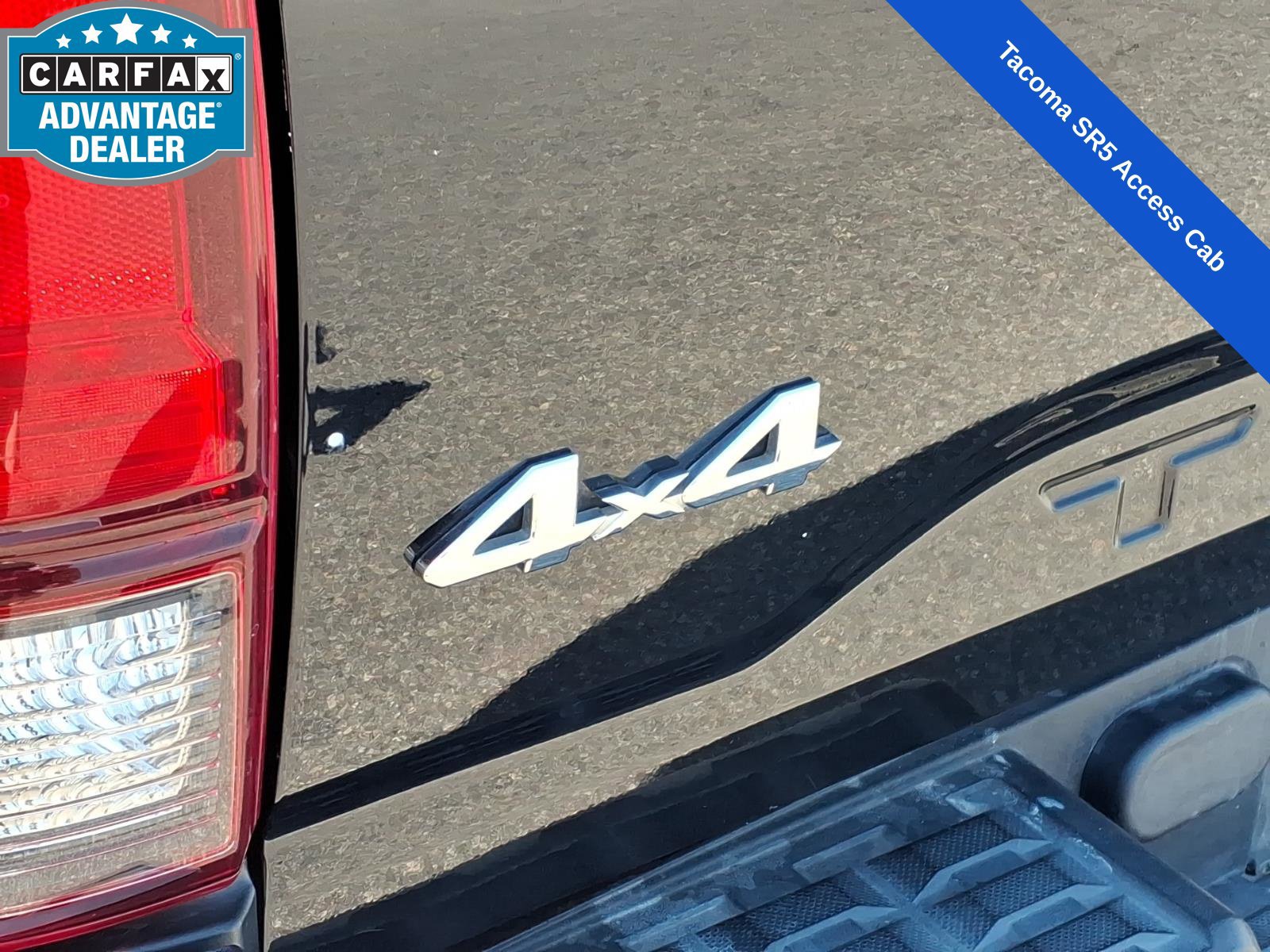 Used 2018 Toyota Tacoma SR5 w/ SR5 Appearance Package (SM) AWD/4WD image 11