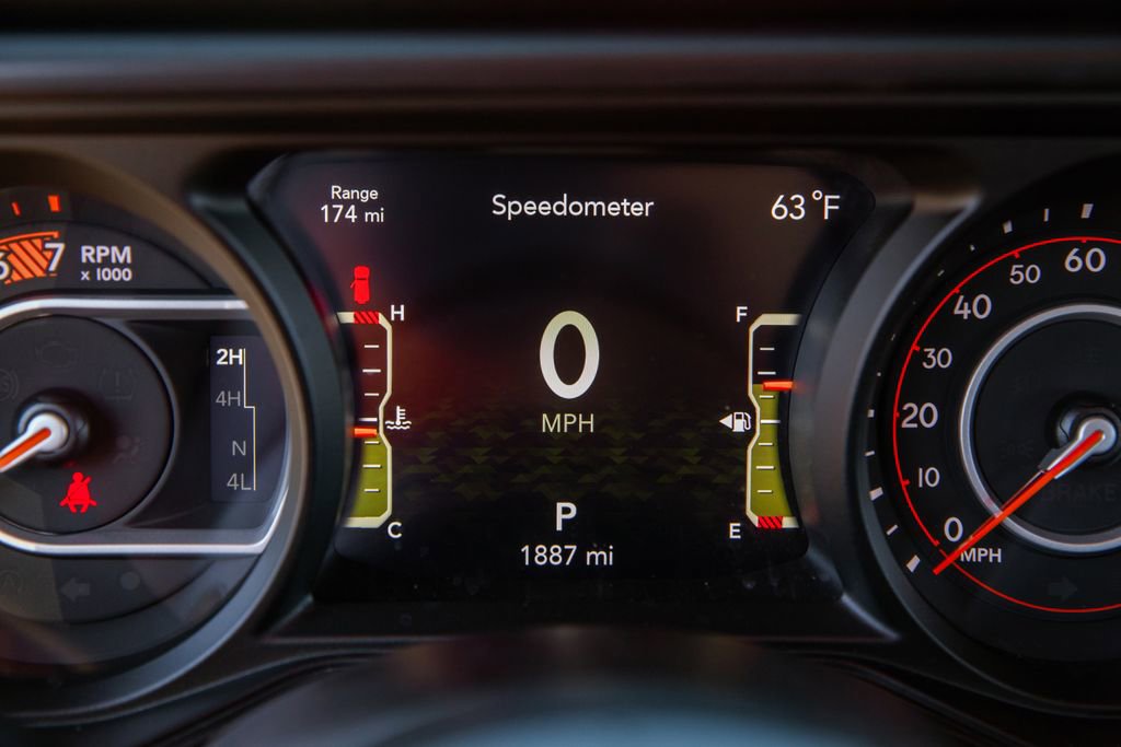 Used 2025 Jeep Wrangler Rubicon w/ Convenience Group image 17