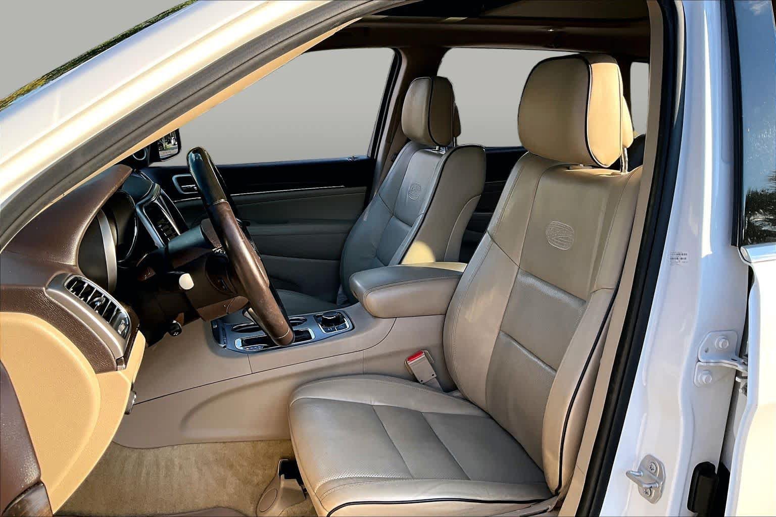 Used 2018 Jeep Grand Cherokee Overland AWD/4WD image 15