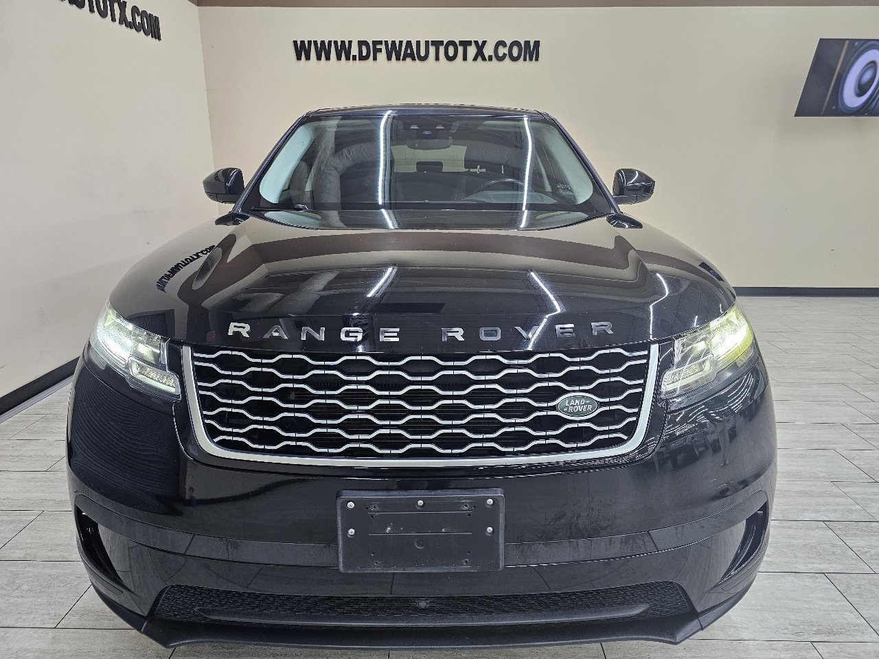 Used 2018 Land Rover Range Rover Velar image 3