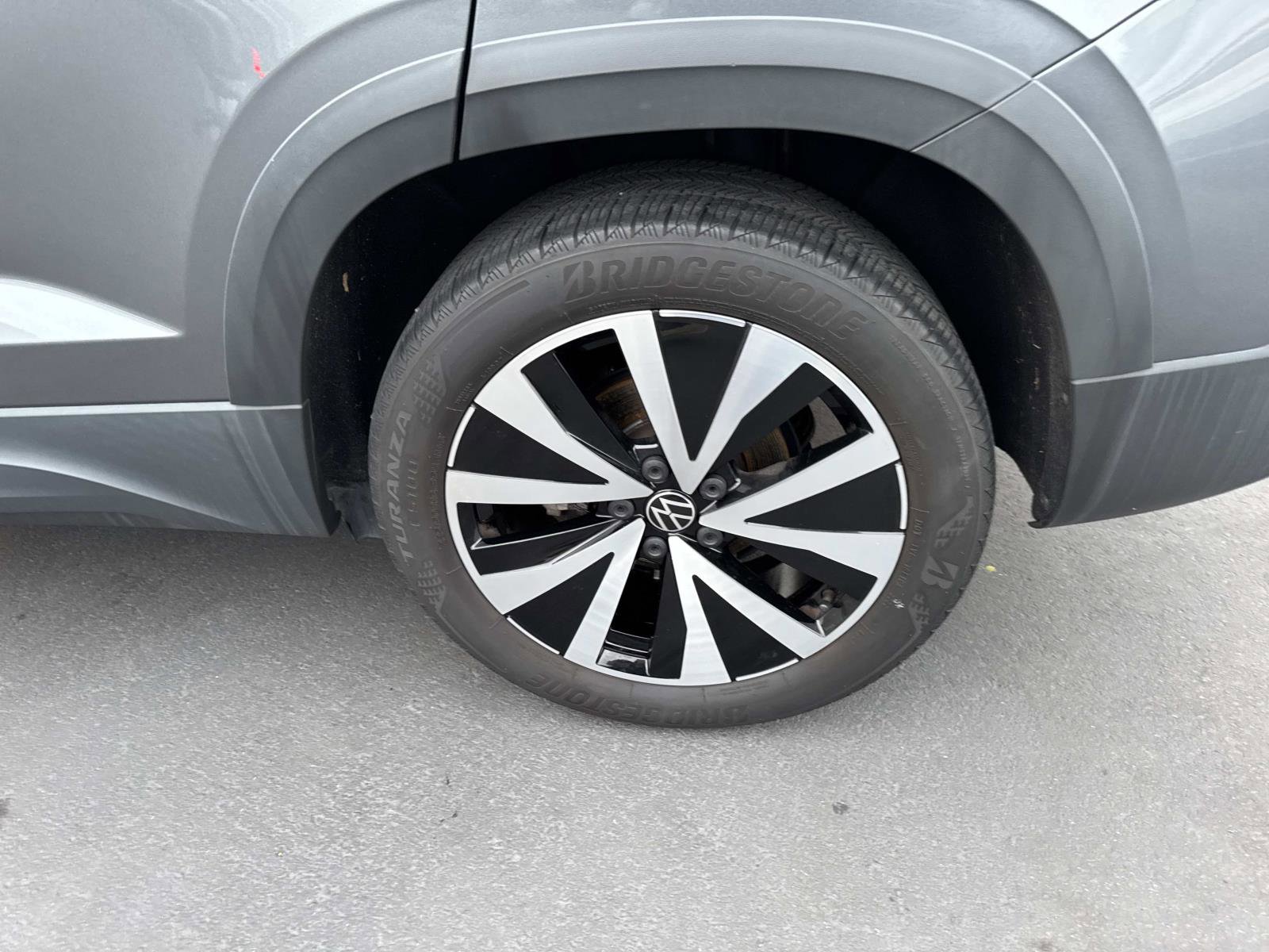 Certified 2022 Volkswagen Taos SE w/ Panoramic Sunroof Package image 6