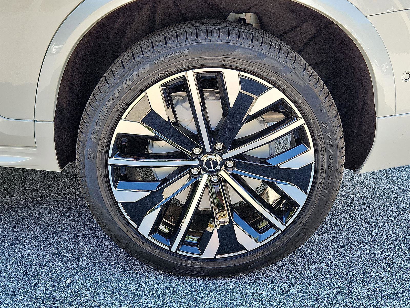 New 2026 Volvo XC90 T8 Plus w/ Protection Package image 5