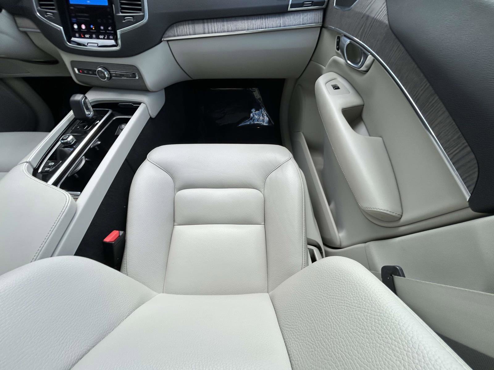 Certified 2024 Volvo XC90 B6 Core w/ Protection Package Premier image 16