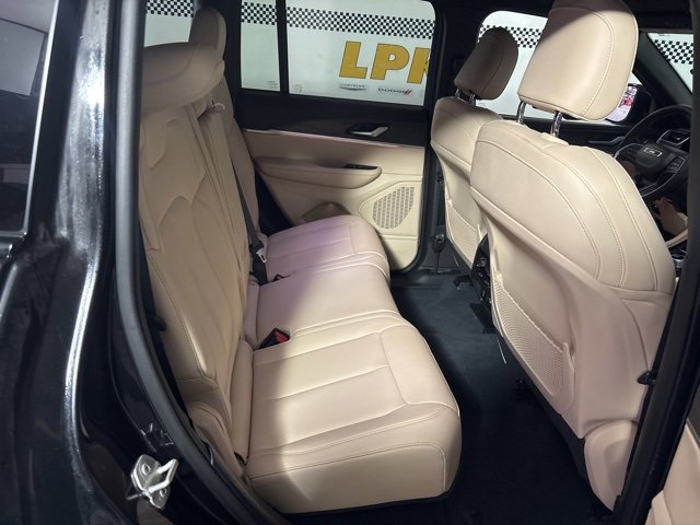 Used 2023 Jeep Grand Cherokee Limited image 31