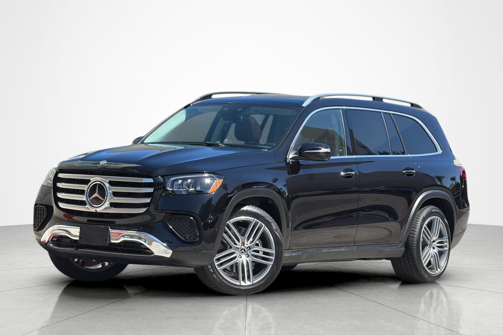Used 2026 Mercedes-Benz GLS 450 4MATIC image 1