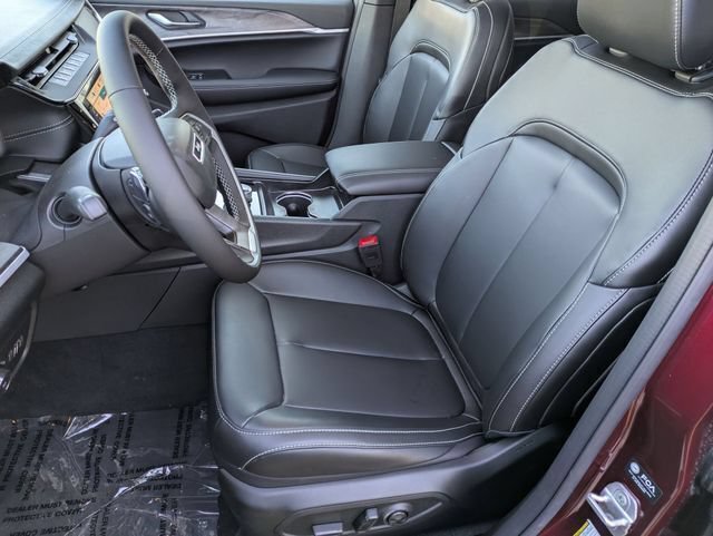 New 2026 Jeep Grand Cherokee Limited w/ Limited Altitude Package AWD/4WD image 14